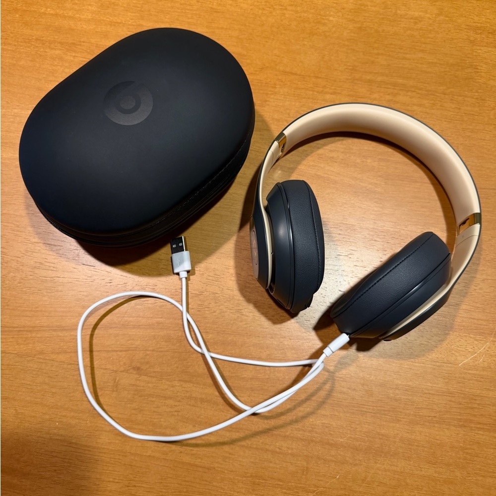 Beats by Dr. Dre Studio3 Wireless Over-Ear Headphones Grey